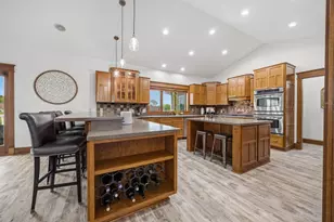 323 Wileman Dr, Edgerton, WI 53534 - Photo 10