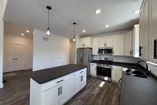 705 Mayapple Dr, Janesville, WI 53545 - Photo 10