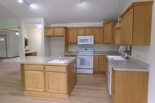 5614 N Vista Ln, Janesville, WI 53548 - Photo 4