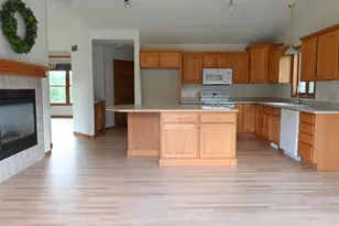 5614 N Vista Ln, Janesville, WI 53548 - Photo 2