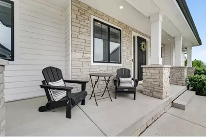 2412 Kilarney Way, Waunakee, WI 53597 - Photo 2