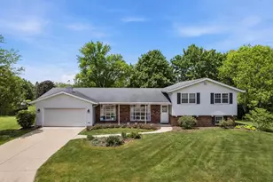 715 Margate Dr, Janesville, WI 53546 - Photo 4