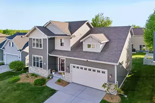 1310 Blazingstar Ln, Sun Prairie, WI 53590 - Photo 4