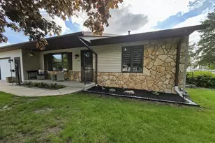 709 W Lincoln St, Waupun, WI 53963 - Photo 1