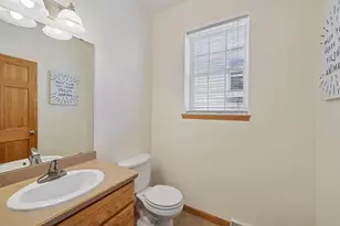 976 Stonehaven Dr, Sun Prairie, WI 53590 - Photo 8