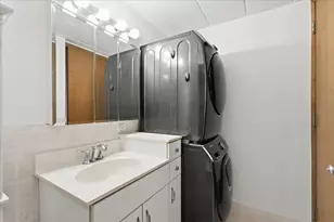 2051 Allen Blvd, Middleton, WI 53562 - Photo 20