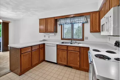 2609 Crest Line Drive, Madison, WI 53704 - Photo 18