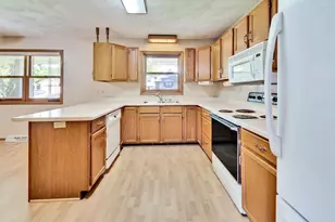629 W Mohawk Trail, DeForest, WI 53532 - Photo 8