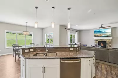 204 Westmorland Drive, Mount Horeb, WI 53572 - Photo 8