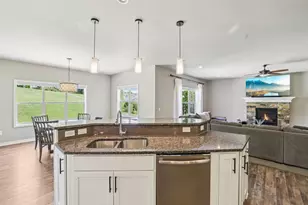 204 Westmorland Dr, Mount Horeb, WI 53572 - Photo 8