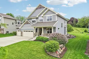 204 Westmorland Dr, Mount Horeb, WI 53572 - Photo 2