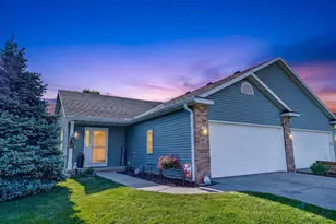 828 Dunn Ave, Oregon, WI 53575 - Photo 2