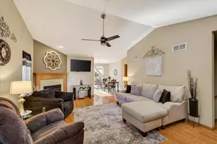 828 Dunn Ave, Oregon, WI 53575 - Photo 4