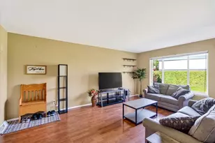 823 Vista Ridge Dr, Mount Horeb, WI 53572 - Photo 4