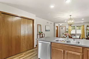 2427 Allied Dr, Madison, WI 53711 - Photo 10