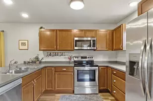 2427 Allied Dr, Madison, WI 53711 - Photo 6