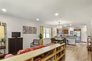 2427 Allied Dr, Madison, WI 53711 - Photo 4