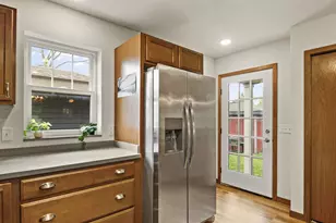 2427 Allied Dr, Madison, WI 53711 - Photo 10