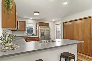2427 Allied Dr, Madison, WI 53711 - Photo 12