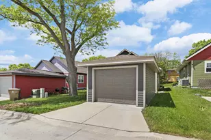 2427 Allied Dr, Madison, WI 53711 - Photo 32