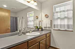 2427 Allied Dr, Madison, WI 53711 - Photo 18