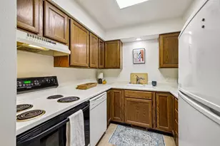 6808 Old Sauk Ct, Madison, WI 53717 - Photo 12