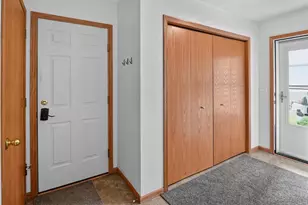 808B N Clover Ln, Cottage Grove, WI 53527 - Photo 6