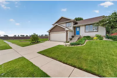 653 Autumn Wood Parkway, Deerfield, WI 53531 - Photo 2