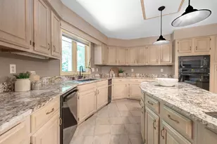 5800 Ivanhoe Cir, Fitchburg, WI 53711 - Photo 18