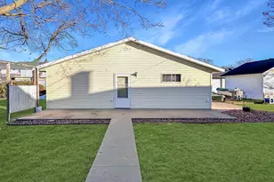 412 N Wacouta Ave, Prairie Du Chien, WI 53821 - Photo 4