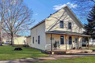412 N Wacouta Ave, Prairie Du Chien, WI 53821 - Photo 2