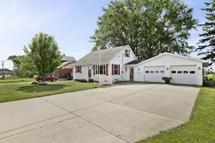 117 West St, Dane, WI 53529 - Photo 2