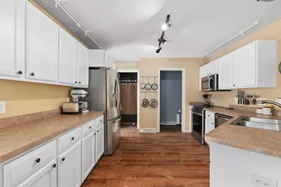 7041 Heather Glen Drive, Madison, WI 53719 - Photo 8