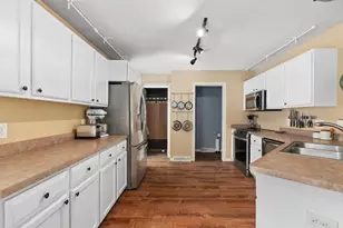 7041 Heather Glen Dr, Madison, WI 53719 - Photo 8
