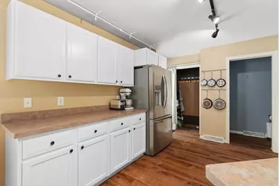 7041 Heather Glen Drive, Madison, WI 53719 - Photo 8