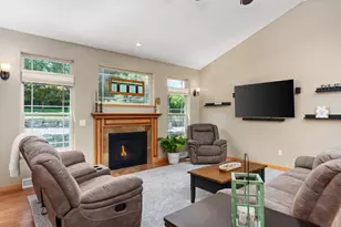 19 Savannah Pkwy, Deerfield, WI 53531 - Photo 12