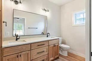 38098 Red Cedar Cir, Prairie Du Chien, WI 53821 - Photo 12