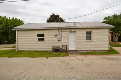 109 W Pine Street, Prairie Du Chien, WI 53821 - Photo 2