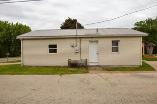 109 W Pine St, Prairie Du Chien, WI 53821 - Photo 2