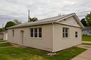 109 W Pine St, Prairie Du Chien, WI 53821 - Photo 4