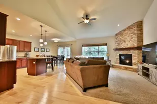 1122 Willow Run, Verona, WI 53593 - Photo 4