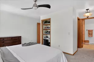 946 Stonehaven Dr, Sun Prairie, WI 53590 - Photo 26