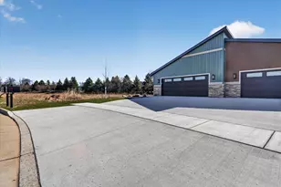 3751 Newcastle Dr, Janesville, WI 53546 - Photo 4