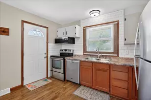 1029 Vandenburg St, Sun Prairie, WI 53590 - Photo 8
