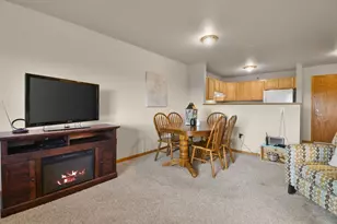 102 Prairie Heights Dr, Verona, WI 53593 - Photo 8
