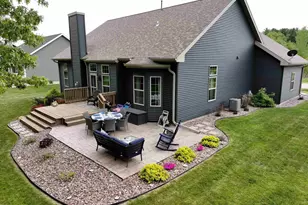 1013 E Superior Dr, Edgerton, WI 53534 - Photo 2