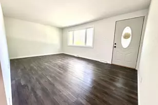 411 Western Ave, Elroy, WI 53929 - Photo 6