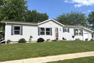 446 Arbor Dr, Juneau, WI 53039 - Photo 1
