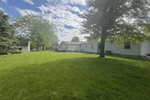 446 Arbor Dr, Juneau, WI 53039 - Photo 4