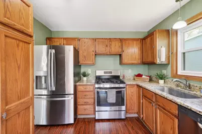 21 S Bartelt Court, Madison, WI 53704 - Photo 4